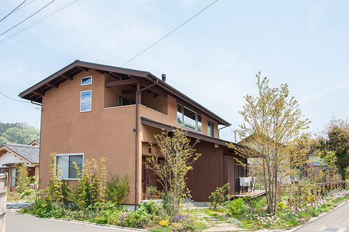 創和建設が地域材と自然素材でつくった家（地熱利用の家・相模原市）の外観